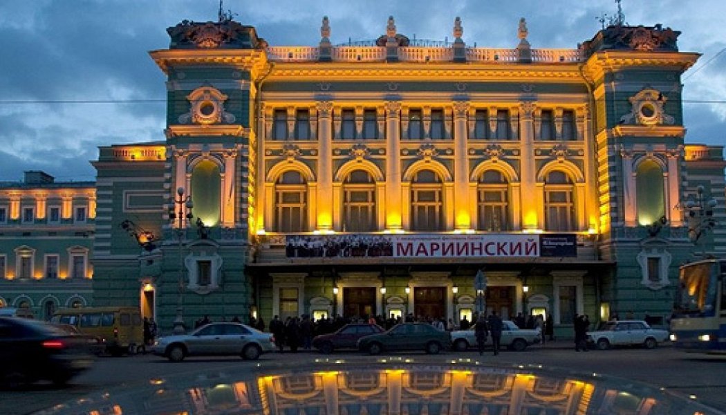 Мариинский театр открыл осеннюю афишу операми, балетом и концертами