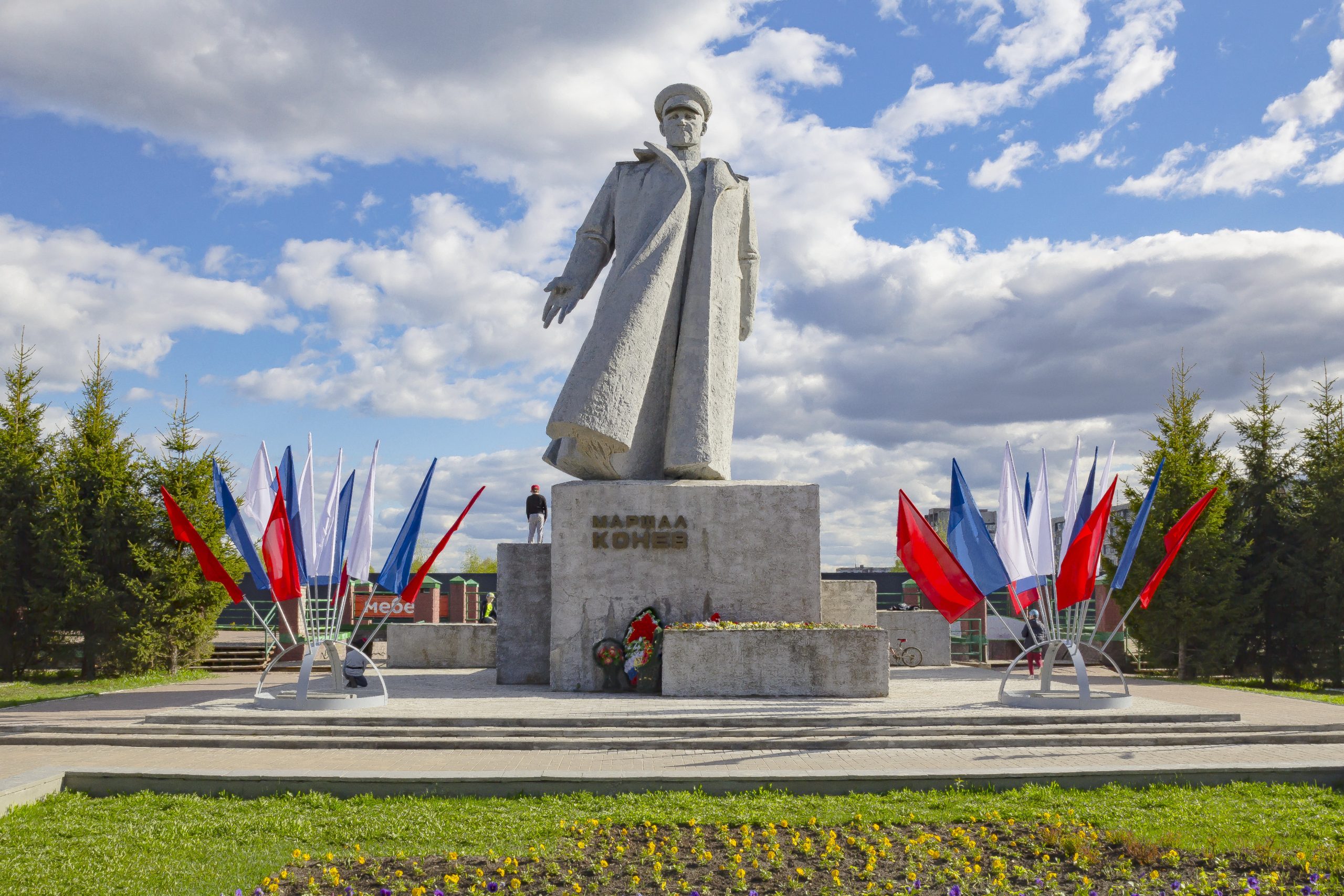 В Кружлове открыли памятник Коневу
